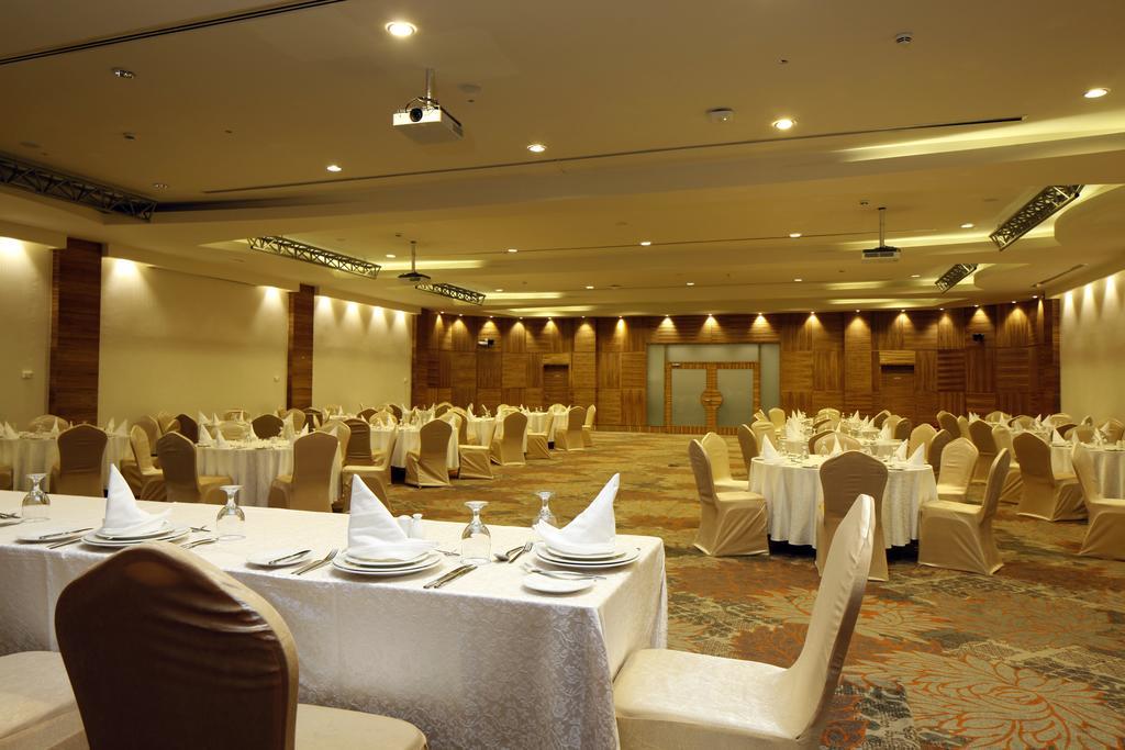 Novotel Dammam Business Park Ngoại thất bức ảnh